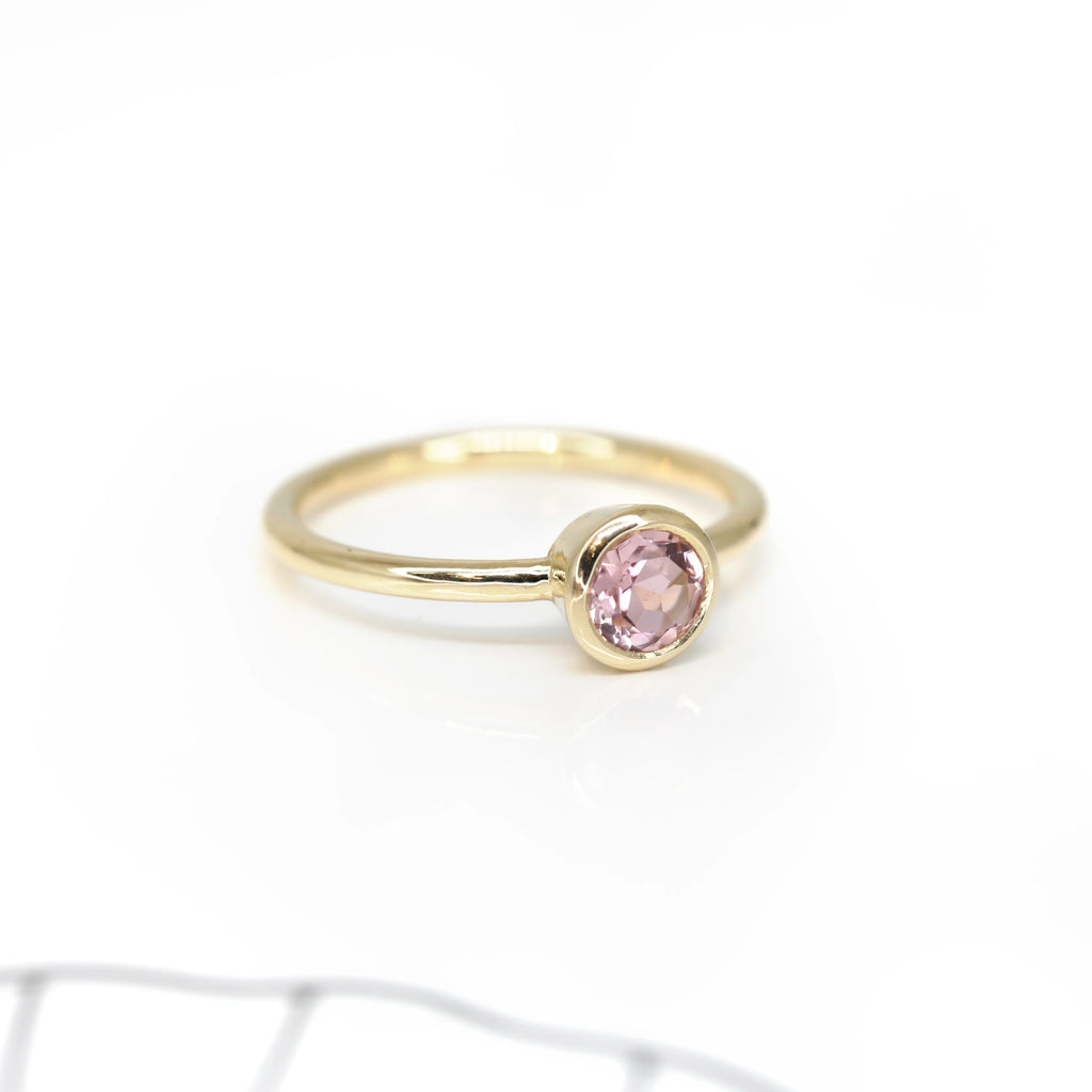 bezel setting pink tourmaline yellow gold custom made bridal ring by sheena jewelry designer montreal boutique ruby mardi jeweler