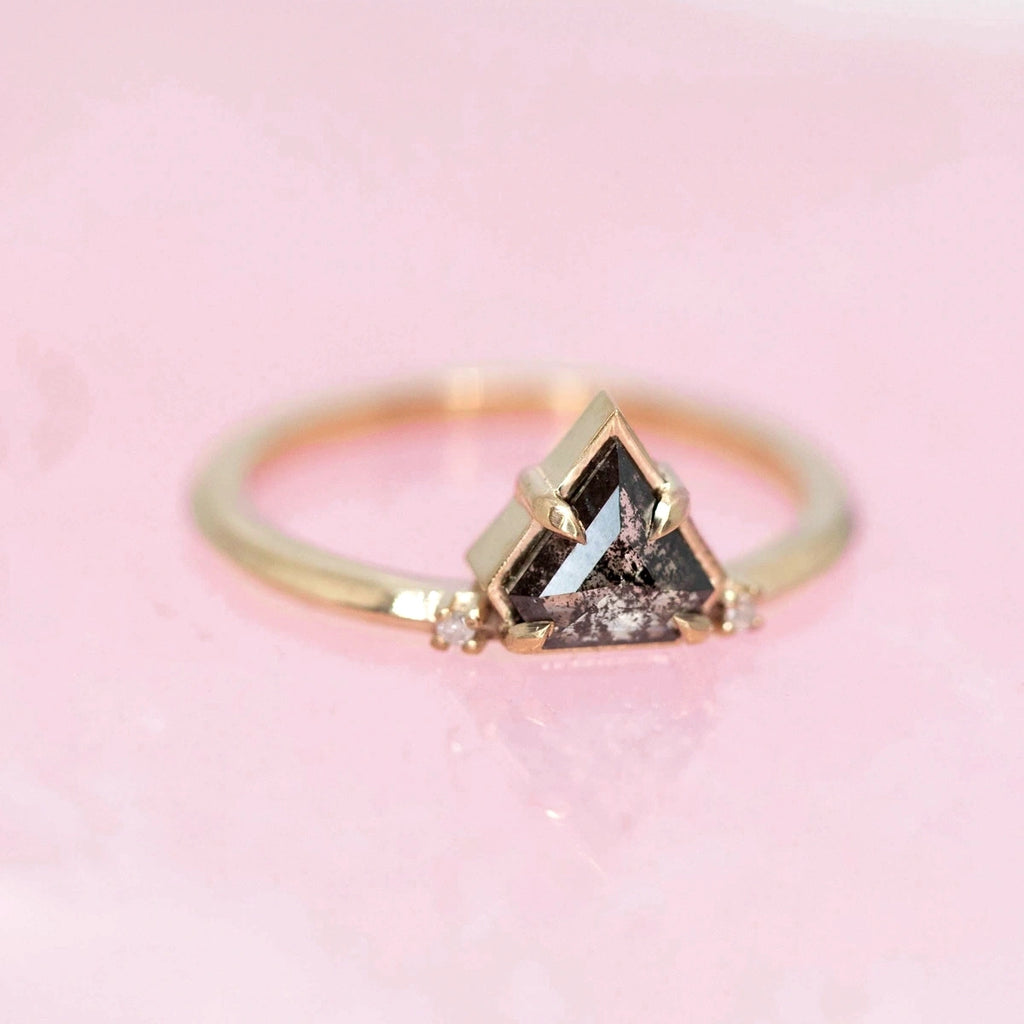 Ayres is an edgy engagement ring is made by independent jewelry designer Liane Vaz, a Canadian jewelry artist. Made in yellow gold with a triangular-shaped diamond, this bridal jewel is a custom creation and available at the Ruby Mardi jewelry store located in Little Italy in Montreal.