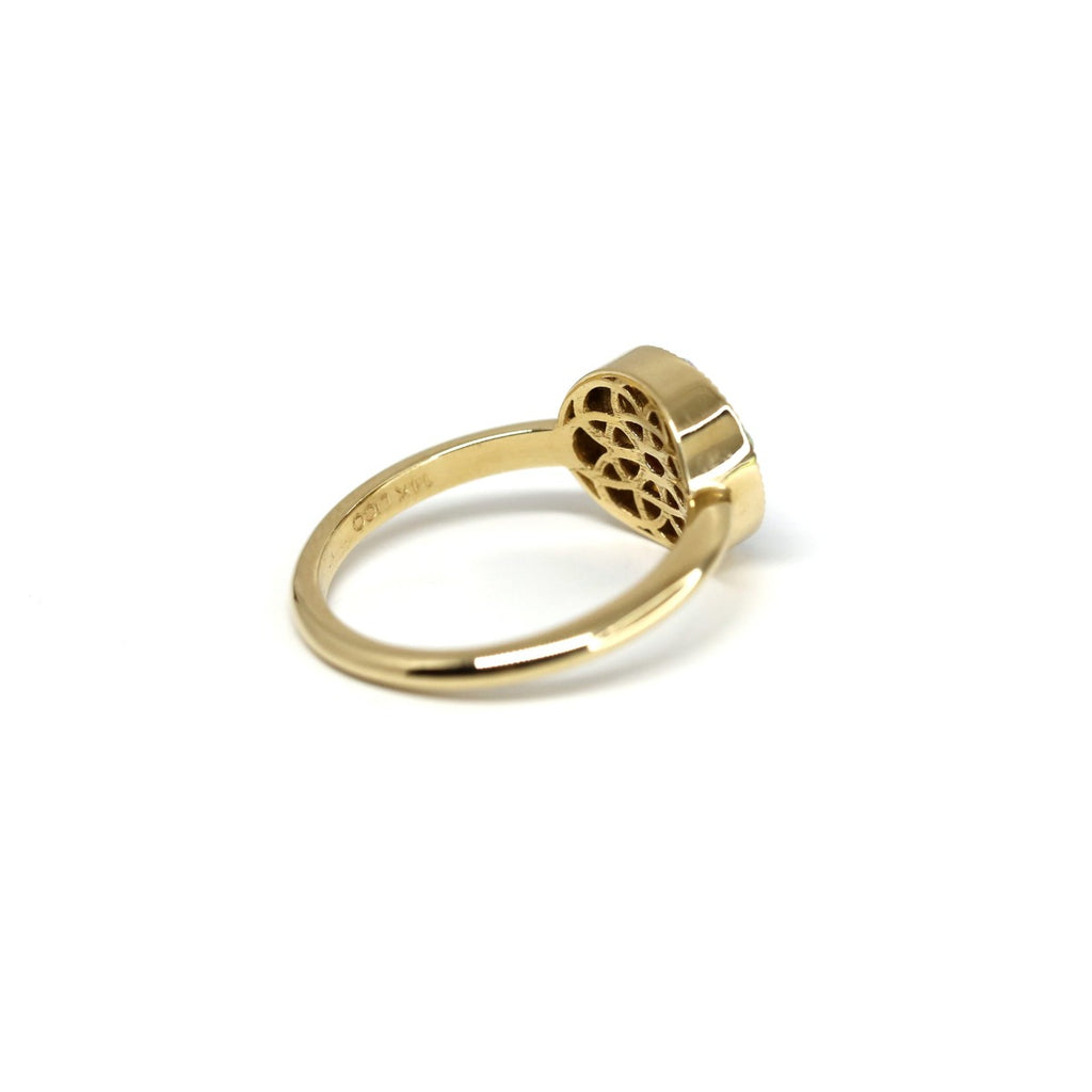 Side-back view of a gold ring handmade by Lico Jewelry in Montreal and available at Ruby Mardi, a hidden gem in Little Italy. Precious jewelry, engagement rings and custom jewelry designs. 