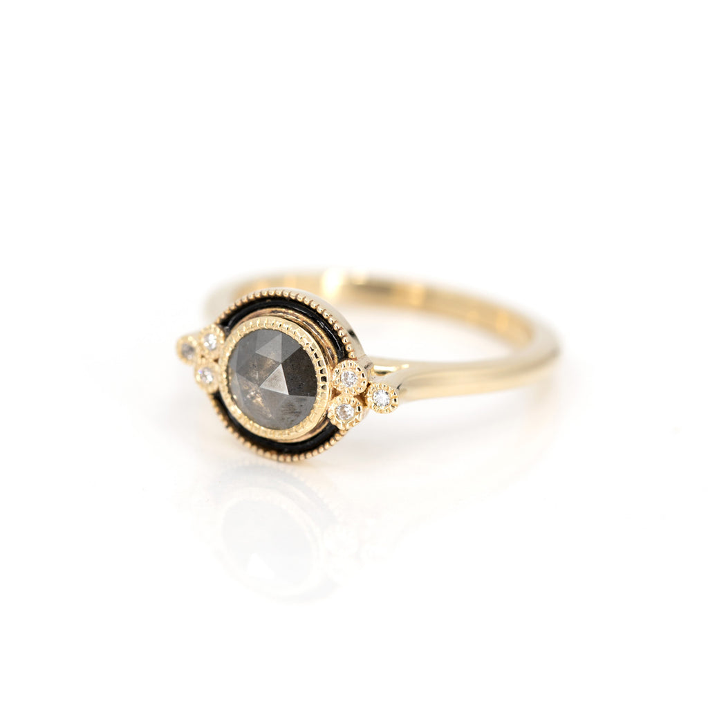 Side view of the engagement ring of Emily Gill, best Canadian jewelry designer. Bridal jewelry made in Canada with a salt and pepper diamond, almost black, round and rose cut. This wedding ring is unique with a vintage style with black enamel available at the Ruby Mardi Boutique