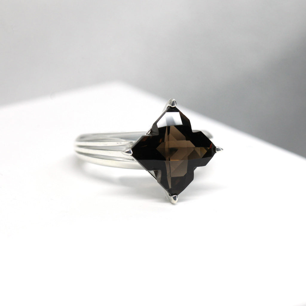 Beautiful cocktail ring or statement ring in sterling silver with a stunning square shape smoky quartz. Find it at Ruby Mardi, a fine jewelry store located in Montreal's little Italy, close by Rosemont, Outremont, Mile-End, Mile-Ex and Villeray. We sell the work of talented young Canadian Jewelry designers. We offer engagement rings and custom jewelry services in Montreal.
