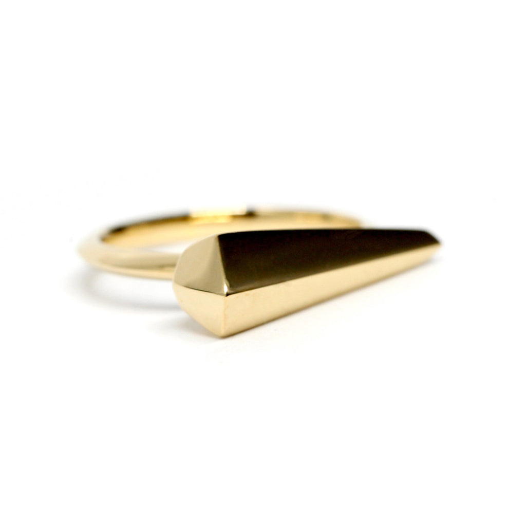 Spine unisex statement ring in gold vermeil by Bena Jewelry, worn by a lady and photographed in close-up. Ready-to-wear fashion jewelry available online or in Montreal's Little Italy.