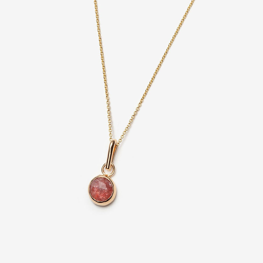 veronique roy strawberry quartz vermeil gold pendant made in montreal avialable at the best jewelry store in quebec boutique ruby mardi on a white background
