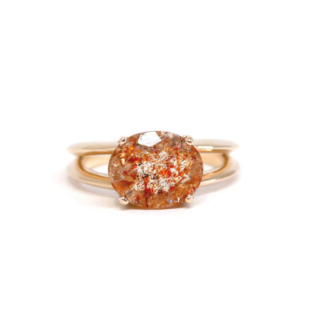  Product photography of a beautiful ring in 14k rose gold featuring a huge oval sunstone, by designer Bena Jewelry. Find the most exquisite designer jewelry at Ruby Mardi, a fine jewelry store in Montreal that presents the work of the most talented Canadian jewelry designers. Custom jewelry services also offered.