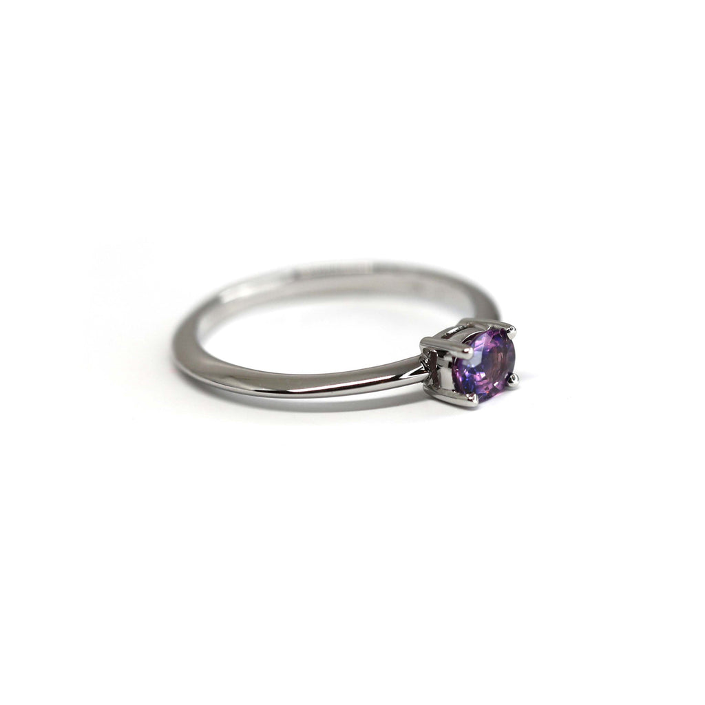 Bicolour sapphire set in 14k white gold and photographed on a white background. Simple gold ring, suitable for an engagement ring. Stackable with many band styles.