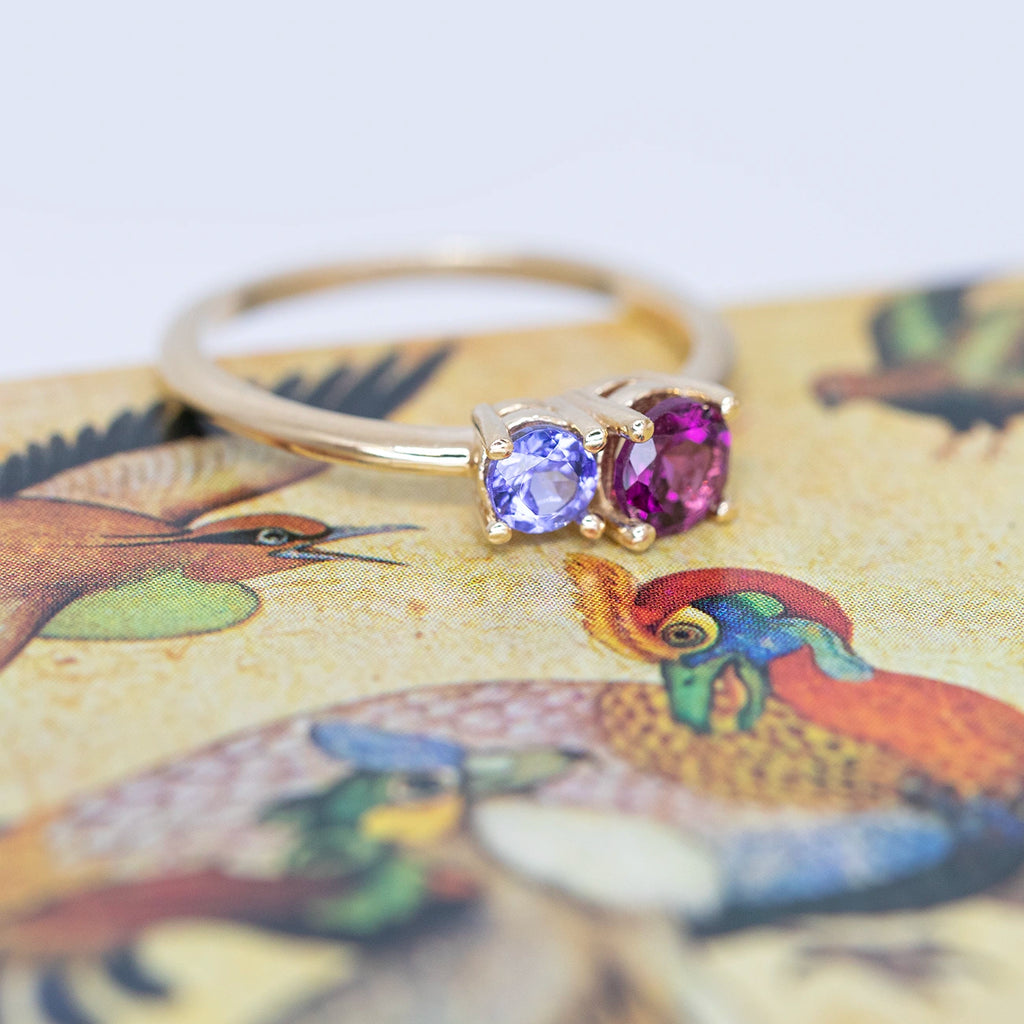 tanzanite and garnet colored gemstone yellow gold ring custom made bridal designer made by lico fine jewelry designer in montreal at the best jewellery store boutique ruby mardi on a multi color background