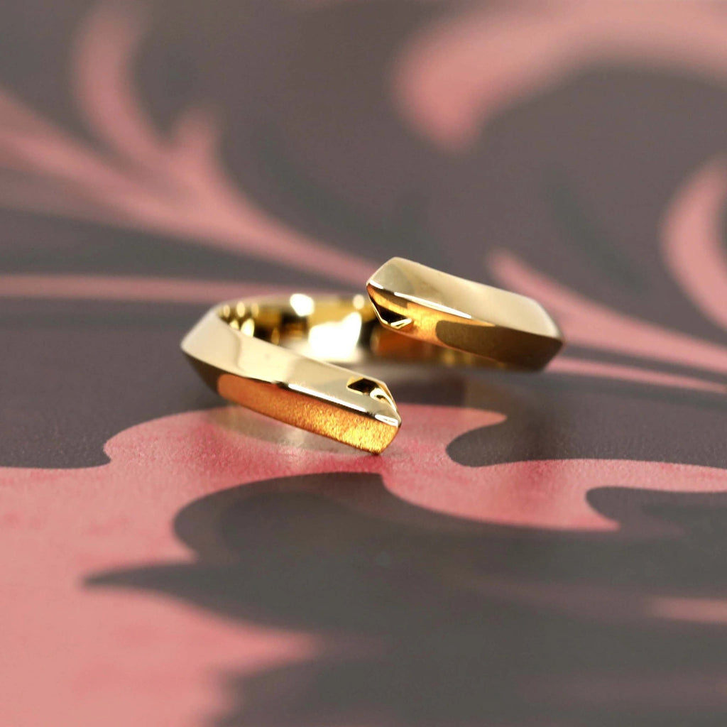 Statement ring LOOP, in gold vermeil. Find this modern and elegant piece of jewelry at our jewelry store in Montreal, or at our online store. A gender-neutral ring that fits both classic and edgy wardrobes that you can rock everyday.