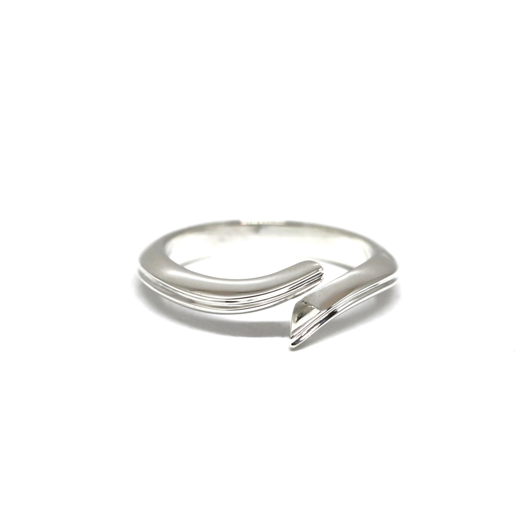 Delicate and modern sterling silver ring handmade in Montreal and designed by Bena Jewelry, a Canadian jewellery brand. Also available in solid gold. Find it at jewelry store Ruby Mardi in Montreal.